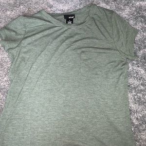 Green cropped pocket tee